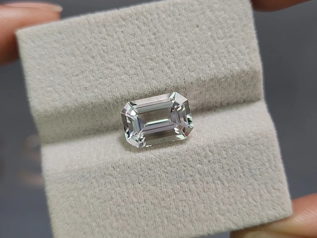 Kunzite light green octagon cut 4.52 carats, Pakistan Image №4