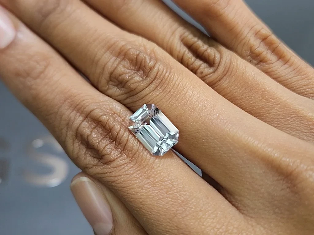 Kunzite light green octagon cut 4.52 carats, Pakistan Image №2