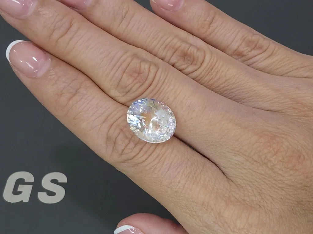 Pierre de lune arc-en-ciel taille ovale 7,81 carats, Madagascar  Image №2