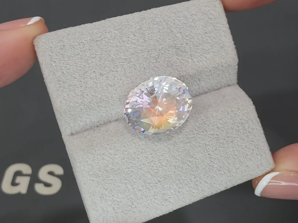 Pierre de lune arc-en-ciel taille ovale 7,81 carats, Madagascar  Image №4