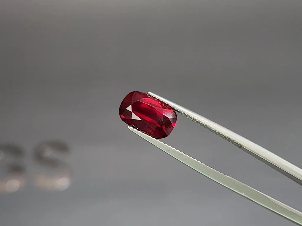 Unheated ruby Pigeon blood cushion cut 5.05 carats, Mozambique Image №3