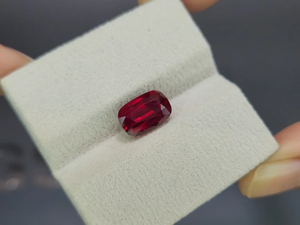 Unheated ruby Pigeon blood cushion cut 5.05 carats, Mozambique Image №4