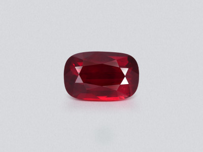 Unbehandelter, Pigeon blood rubin im ovalschliff 5,05 karat, Mosambik photo
