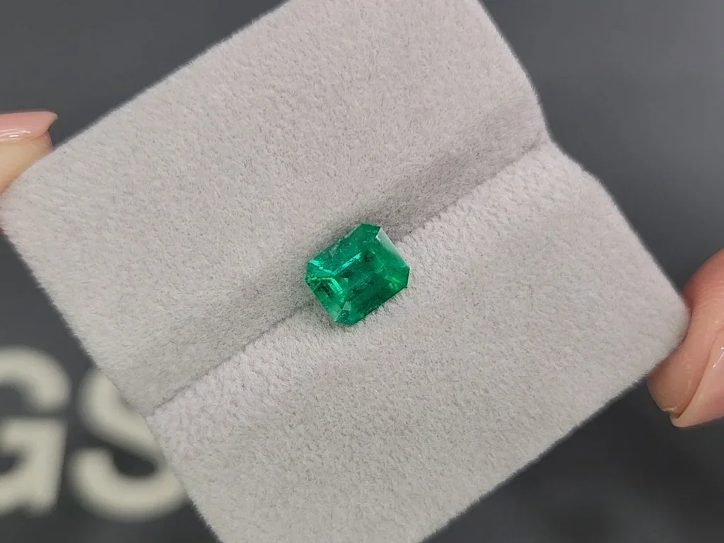 Colombian Emerald Vivid Green 1.32 ct Image №4