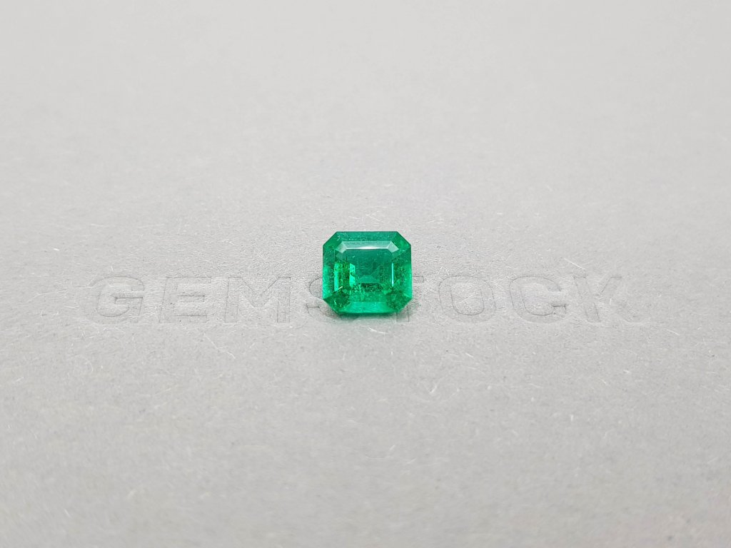 Colombian Vivid Green emerald 1.68 ct Image №1