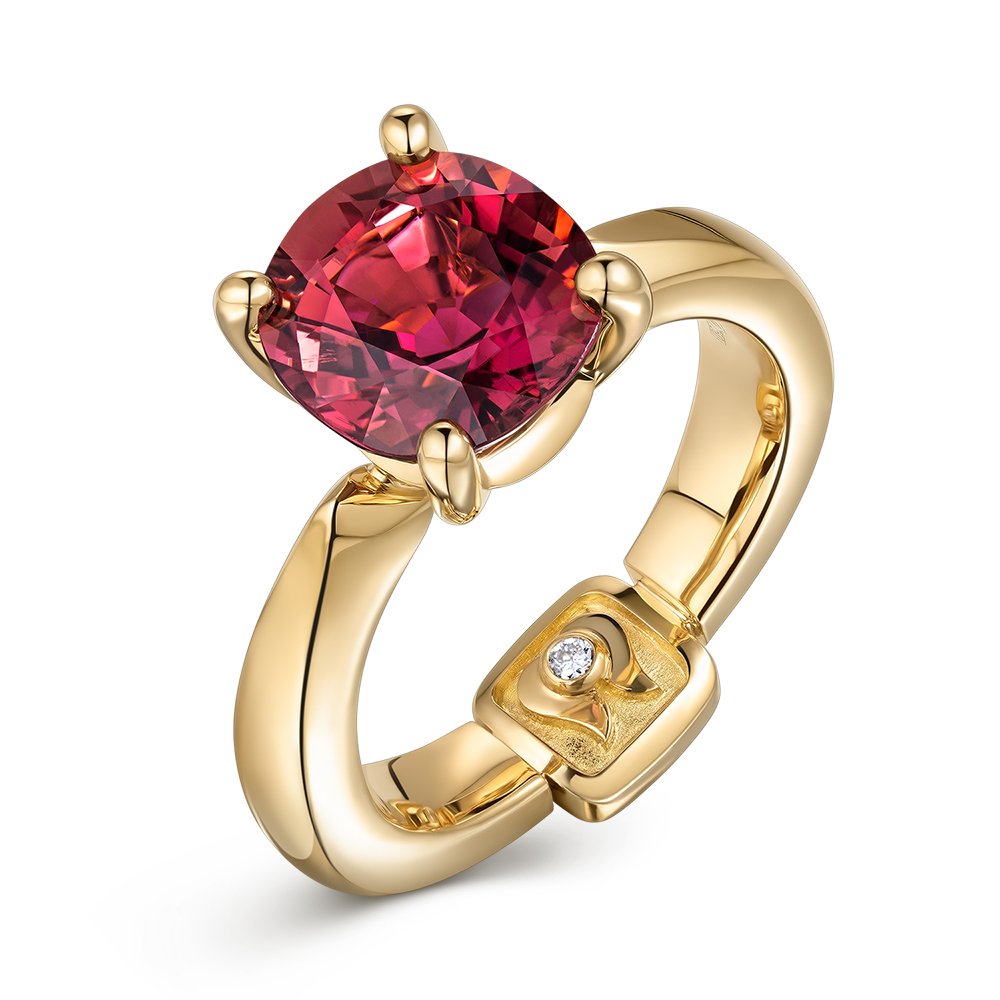 Red rubellite tourmaline ring in 18K yellow gold Image №1