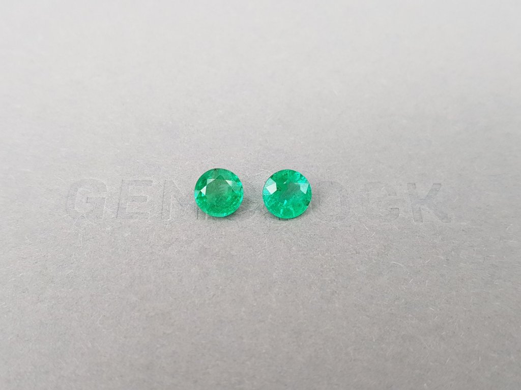 Par de esmeraldas de talla redonda Vivid Green de 1,75 quilates, Zambia Image №1