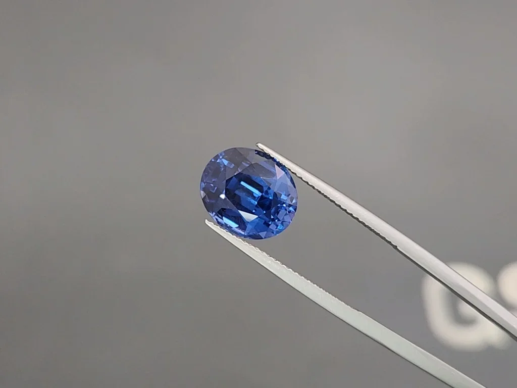 Unique grand spinelle de cobalt de couleur bleu Paon en taille ovale 7,10 carats, Mahenge Image №3