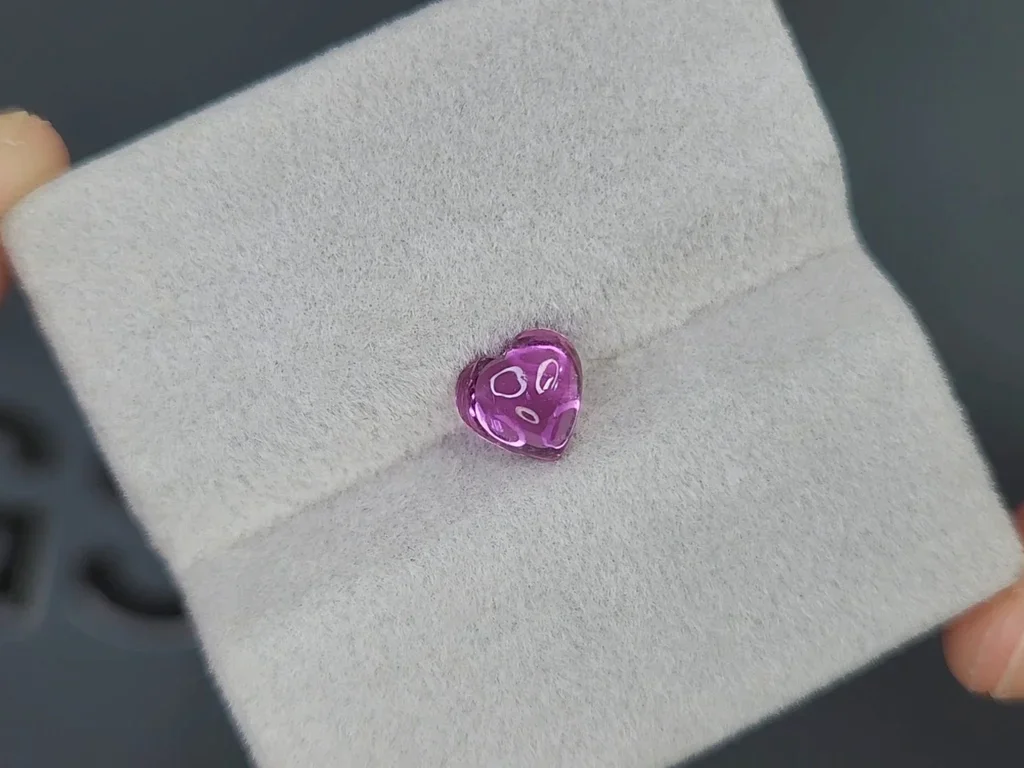 Zafiro talla corazón púrpura 1,65 quilates, Madagascar  Image №4