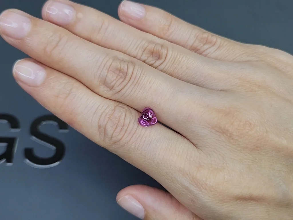 Zafiro talla corazón púrpura 1,65 quilates, Madagascar  Image №2