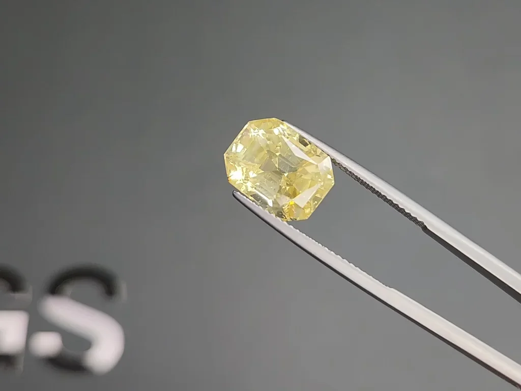 Unheated Pastel yellow sapphire in radiant cut 10.02 carats, Sri Lanka  Image №3