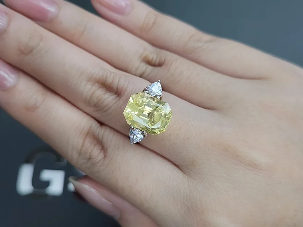 Unheated Pastel yellow sapphire in radiant cut 10.02 carats, Sri Lanka  Image №5