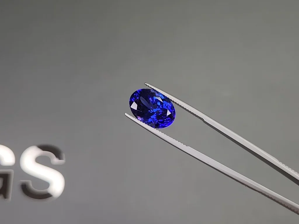 Royal blue tanzanite in oval cut  9.27carats, Tanzania Image №3
