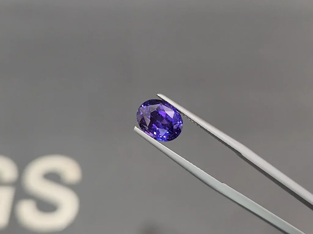 Saphir violet taille ovale non chauffé 4,20 carats, Sri Lanka Image №3