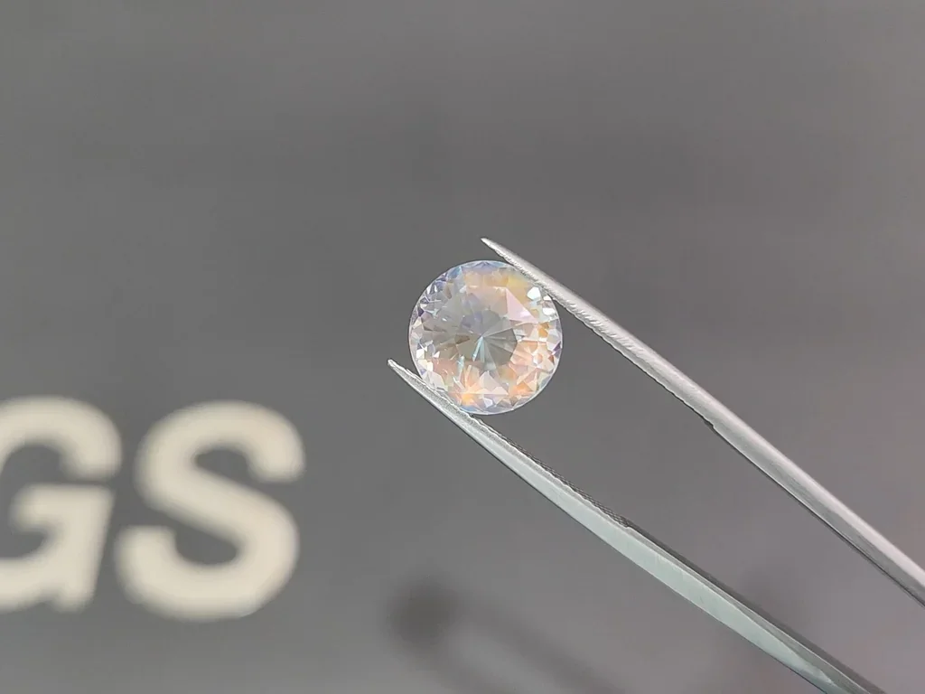 Piedra lunar arcoíris de talla redonda de 5,74 carats, Madagascar Image №3