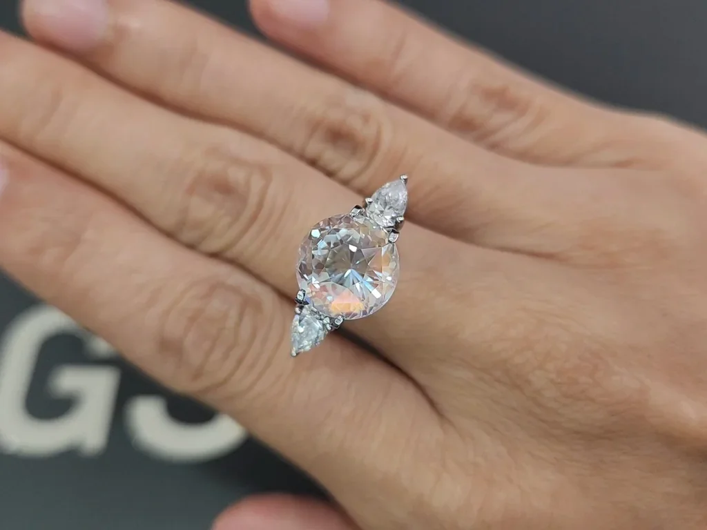 Piedra lunar arcoíris de talla redonda de 5,74 carats, Madagascar Image №5