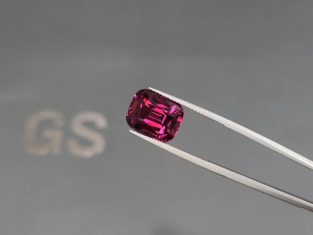 Large rhodolite garnet cushion cut 11.58 carats, Tanzania Image №3