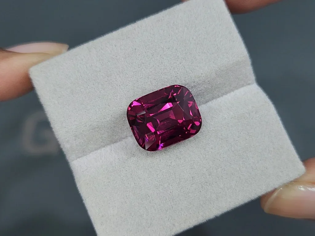 Large rhodolite garnet cushion cut 11.58 carats, Tanzania Image №4