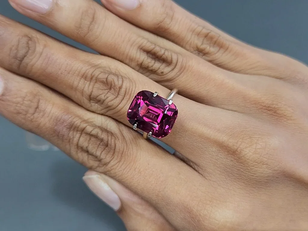 Large rhodolite garnet cushion cut 11.58 carats, Tanzania Image №5