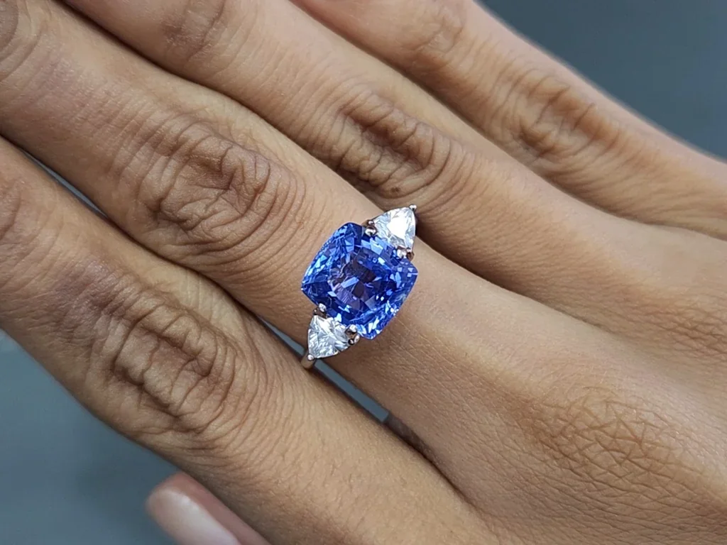 Zafiro azul aciano de talla cojín sin calentar, 4,59 quilates, Sri Lanka Image №5