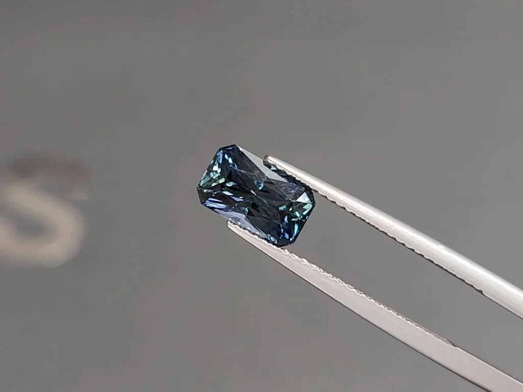 Saphir taille radiant non chauffé de 2,39 carats de Madagascar Image №3