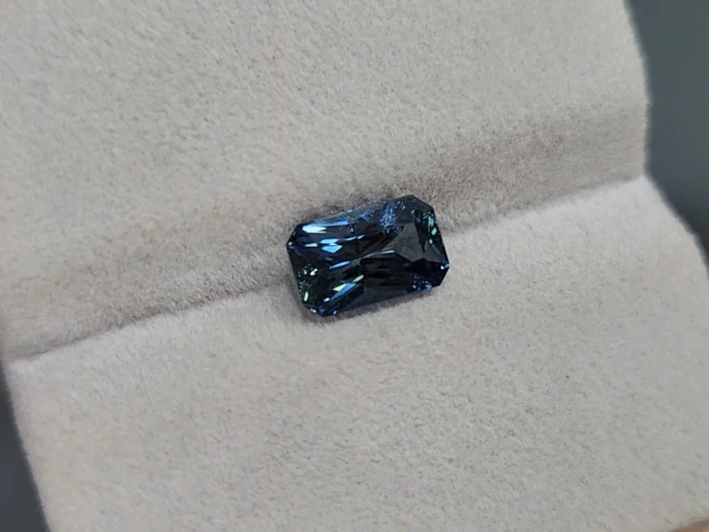 Saphir taille radiant non chauffé de 2,39 carats de Madagascar Image №4
