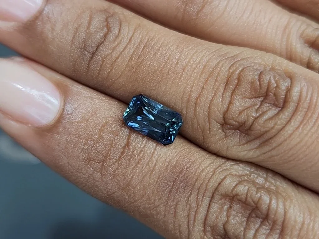 Saphir taille radiant non chauffé de 2,39 carats de Madagascar Image №2
