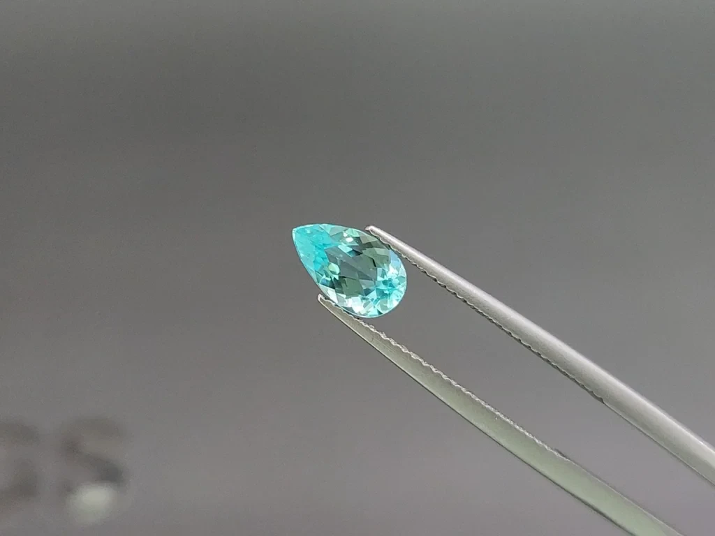 Neongrünlich-blauer birnenförmig geschliffener Paraiba-turmalin 0,99 karat, Mosambik Image №3