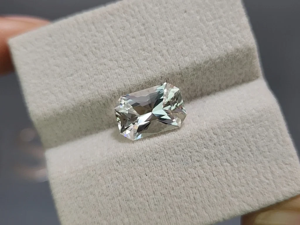 Kunzite radiant cut 3.90 carats, Pakistan Image №4