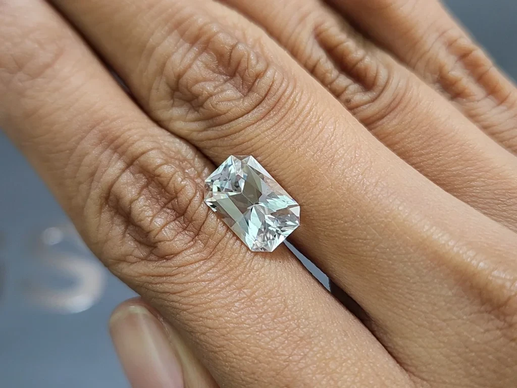Kunzite radiant cut 3.90 carats, Pakistan Image №2