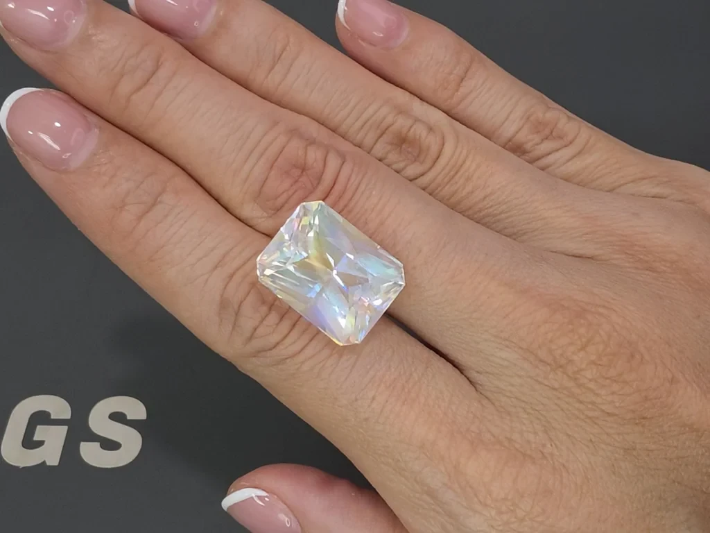 Regenbogen-mondstein im kissenschliff 15,03 carats, Madagaskar Image №2