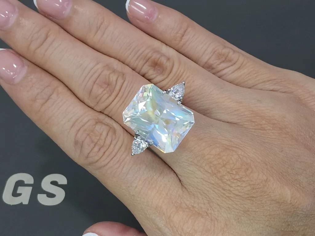 Regenbogen-mondstein im kissenschliff 15,03 carats, Madagaskar Image №5