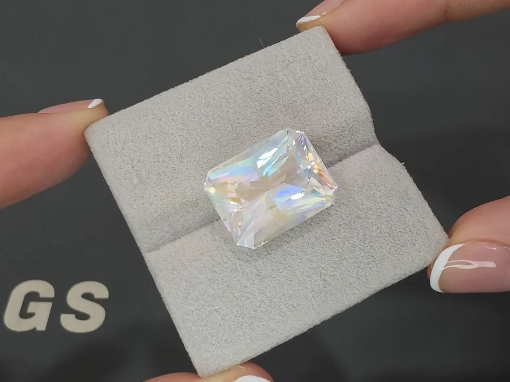 Regenbogen-mondstein im kissenschliff 15,03 carats, Madagaskar Image №4