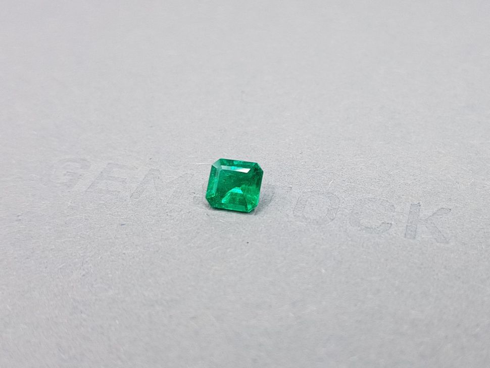 Intense "Muzo Green" emerald octagon cut 0.89 ct Image №3