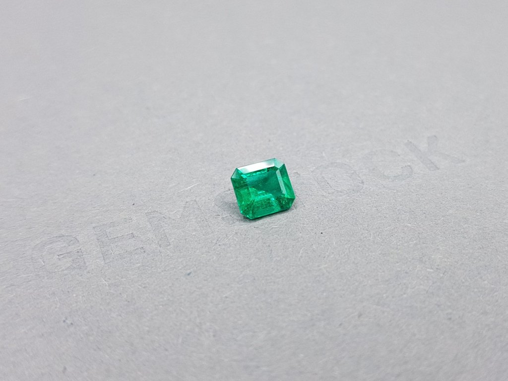 Intense "Muzo Green" emerald octagon cut 0.89 ct Image №2
