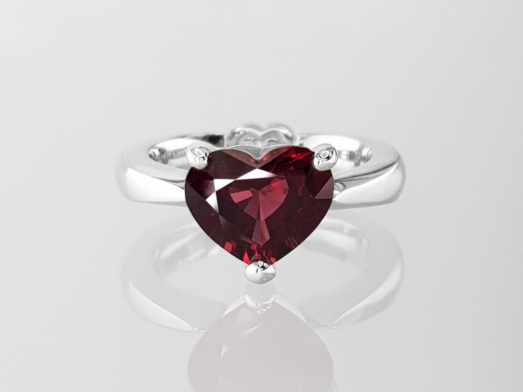 Ring with red spinel in 18K white gold Image №1