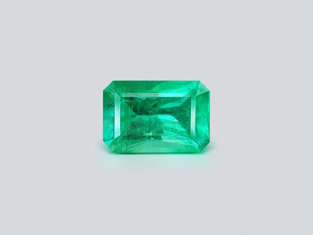 Émeraude taille radiante 3,74 carats, Zambie Image №1