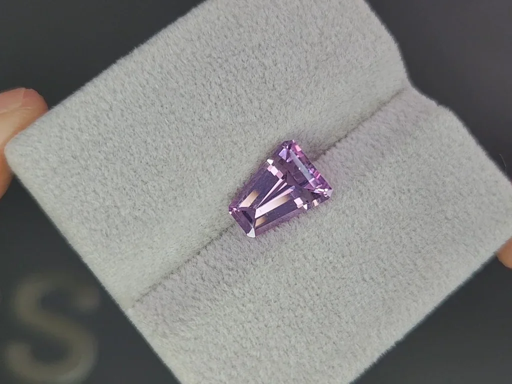 Rosa Spinell, Trapezschliff, 2,55 Karat, Vietnam Image №4