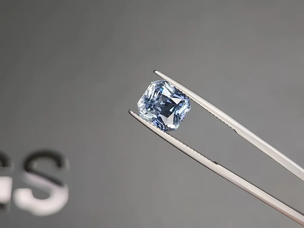 Saphir taille radiant non chauffé de couleur sarcelle, 5,72 carats, Madagascar Image №3