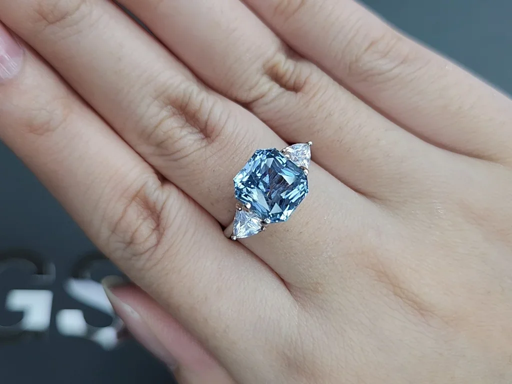 Saphir taille radiant non chauffé de couleur sarcelle, 5,72 carats, Madagascar Image №5