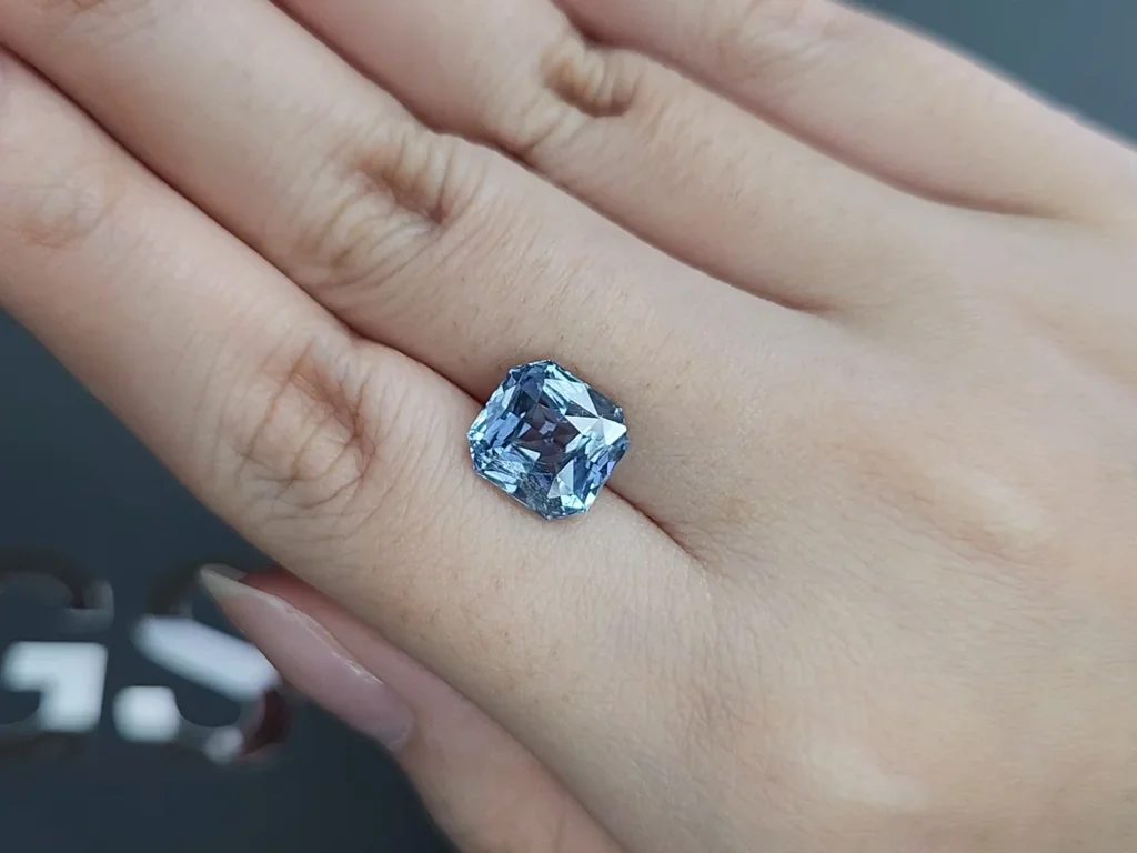 Saphir taille radiant non chauffé de couleur sarcelle, 5,72 carats, Madagascar Image №2