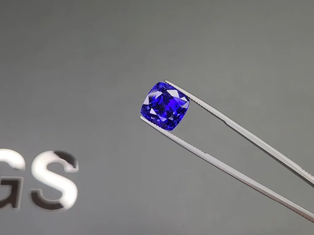 Tanzanita azul real de talla cojín grande de 11,80 carats, Tanzania Image №3