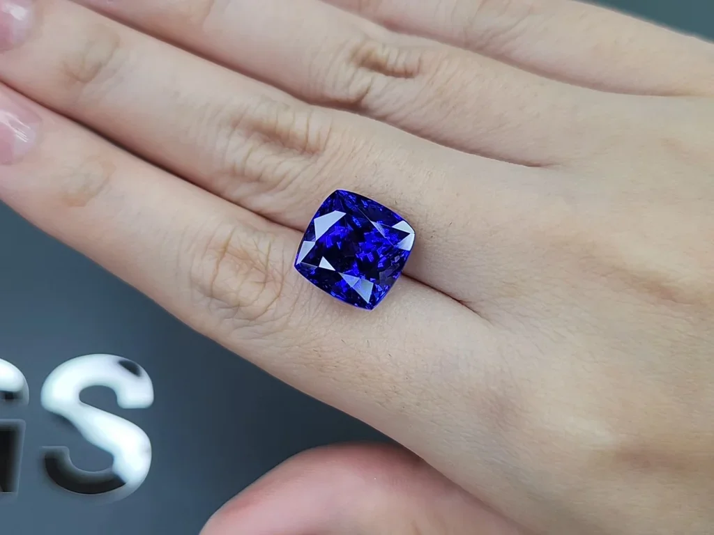 Tanzanita azul real de talla cojín grande de 11,80 carats, Tanzania Image №2