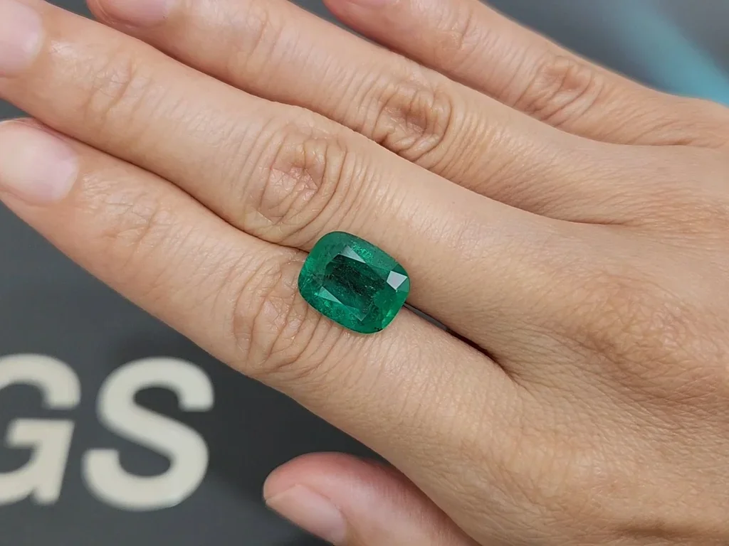 Emerald Intense Green cushion cut 5.67 carats, Zambia Image №2