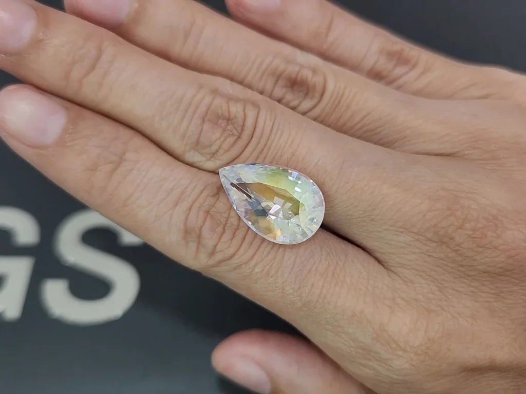 Piedra lunar arcoíris con corte de pera de 10,36 carats,de Madagascar Image №2