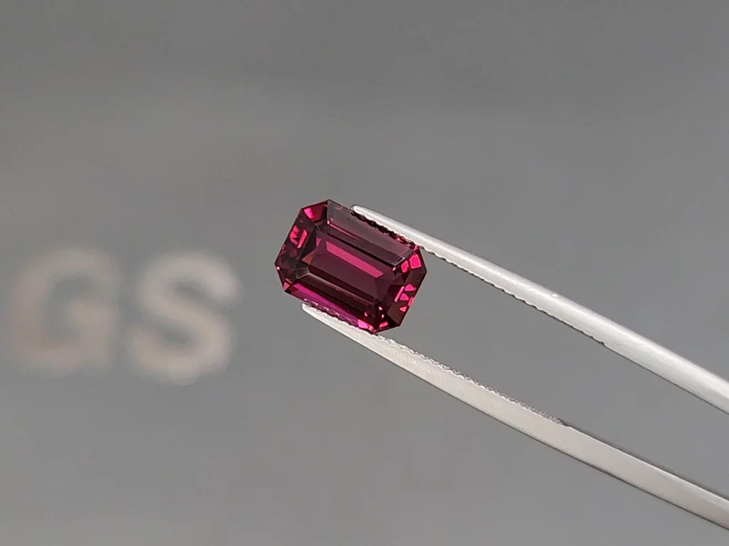 Granate rodolita de talla octogonal de 3,77 quilates, Tanzania Image №3