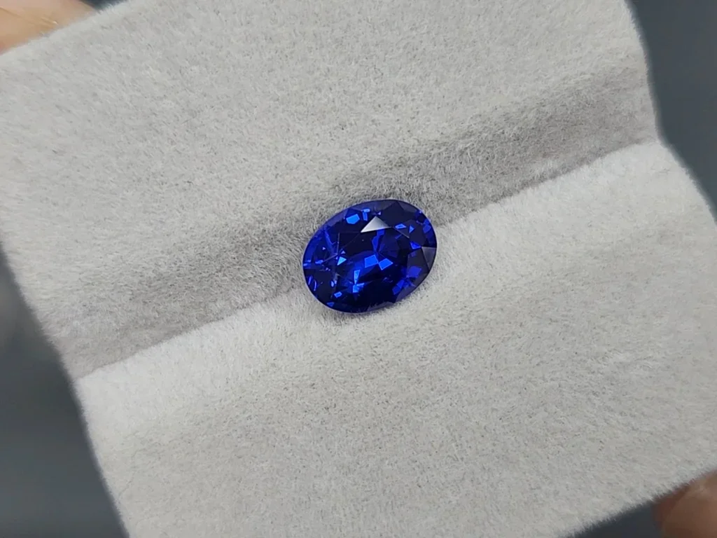 Saphir bleu royal taille ovale 2,06 carats, Sri Lanka  Image №4