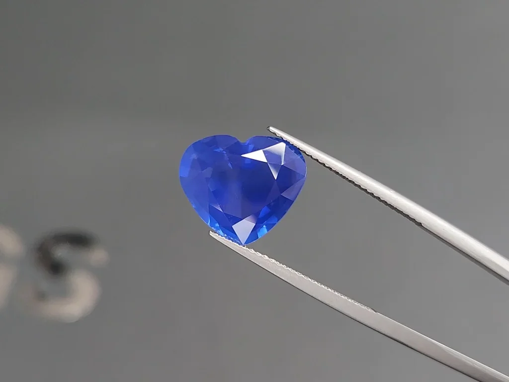 Saphir bleu rutile taille cœur effet soie 8,07 carats, Sri Lanka Image №3