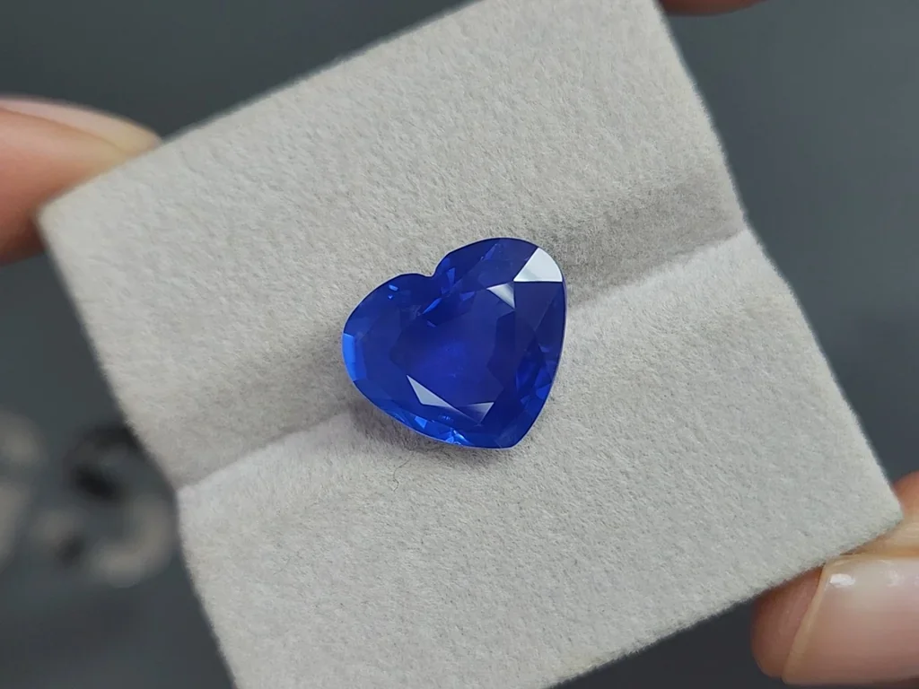 Saphir bleu rutile taille cœur effet soie 8,07 carats, Sri Lanka Image №4
