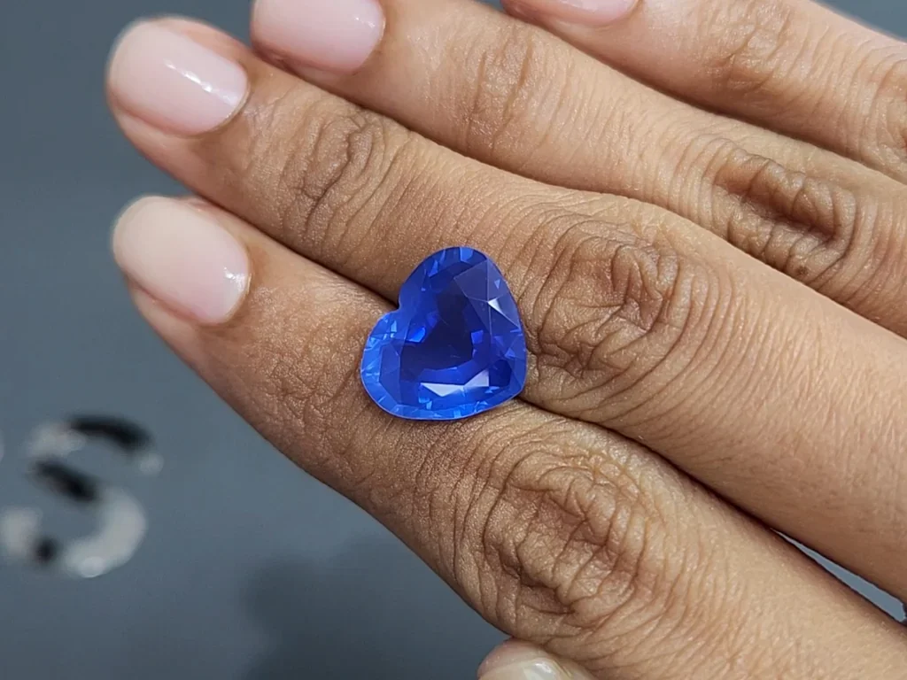 Saphir bleu rutile taille cœur effet soie 8,07 carats, Sri Lanka Image №2